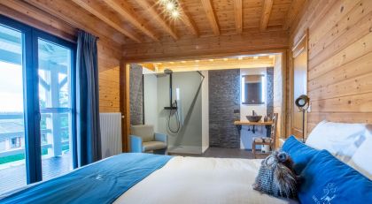 Chalet Faro Durbuy luxe slaapkamer met badkamer op gelijkvloers